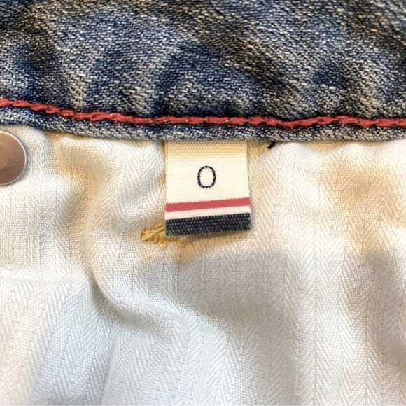 Tommy Hilfiger light wash frayed hem stretch denim 5 pocket mini skirt. Size 0. - Picture 3 of 8